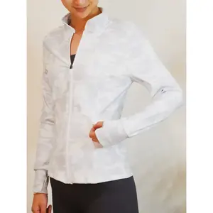 Veste longue à manches longues pour femme, camouflage blanc, avec poches, 78% polyester, 22% élasthanne, lavage à la main ou nettoyage à sec professionnel - Product Image 2