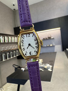 La tendance rétro fait son retour dans les milieux professionnels et les occasions décontractées Votre montre brille de mille feux La montre pour femmes la plus élégante - Product Image 3