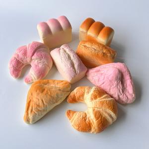 Hete Verkoop Kleurrijke Pu-Schuim Simulatie Voedsel Brood Mille-Feuille Squishy Slow Rebound Decompressie Speelgoed Voor Kinderen Jongens En Meisjes - Product Image 1