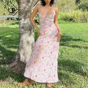 ชุดเดรสลำลองลายดอกไม้เล็กๆ ทรงเข้ารูป สายเดี่ยว ผลิตโดยผู้ผลิตโดยตรง รับผลิตตามแบบ (OEM) ผ้าเรยอนซักแล้ว ความยาวปานกลาง - Product Image 2