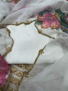 Sari de Organza con Estampado Floral Tradicional, Blusa de Seda Satinada Hecha a Mano, Ropa de Fiesta, Belleza Clásica, Elegancia Moderna - Product Image 2