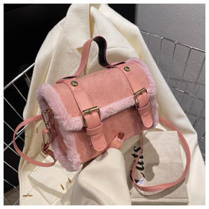 Bolso de mano de piel sintética de <span class=keywords><strong>alta</strong></span> calidad, pequeño bolso cruzado de felpa suave a la moda europea y americana, para invierno - Product Image 2