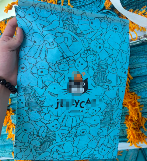 Livré avec un sac à poussière 3b