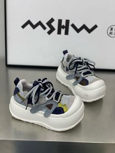 Zapatos de plataforma gruesa con parches de corazón Alpha Overlay Bread Shoes para <span class=keywords><strong>mujer</strong></span>, estilo Dad Shoes, que aumentan la altura, para verano y primavera, OEM de fábrica. - Product Image 6
