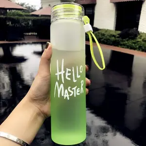 Nuevo diseño de moda al por mayor de boca ancha de borosilicato botella de agua de vidrio personalizada con tapa de plástico