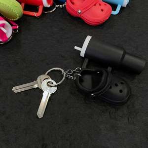 Nouveau design Porte-clés gobelet 3D, Porte-clés tasse, Porte-clés mini pantoufles dessin animé, Pendentif sac de rangement pour rouge à lèvres, Porte-clés - Product Image 5