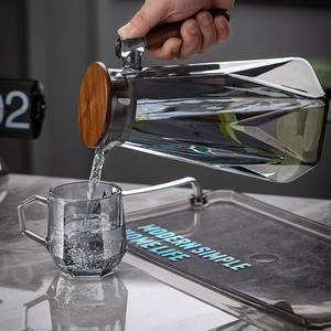 เหยือกน้ำเย็นทรงทันสมัย ขนาดใหญ่ ทำจากแก้ว พร้อมฝาไม้ สำหรับใช้ในบ้านหรืองานปาร์ตี้ - Product Image 1