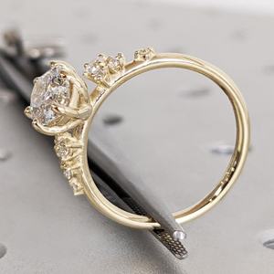 Anello di Fidanzamento Vintage con Diamante Ovale Snowdrift Certificato Gia Igi, Coltivato in Laboratorio HPHT, per Donne, in Oro Massiccio 14k/18k, Design Unico Vintage - Product Image 3