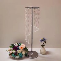 Décoration de mariage en fer forgé de style européen avec des supports à fleurs sur le lieu