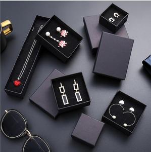 Boîte d'emballage personnalisée en carton pour boucles d'oreilles, bracelets et colliers avec logo sur mesure - Product Image 4