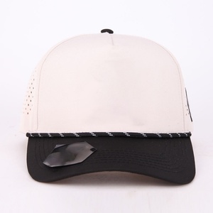 Casquette de baseball sportive personnalisée à 5 panneaux en polyester imperméable avec perforations découpées au laser et patch en caoutchouc pour le golf - Product Image 2
