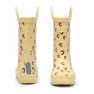 Botas de Lluvia Impermeables para Niños Pequeños con Asas de Agarre, Botas de Goma para Niños con Lindos Estampados para Jugar al Aire Libre - Product Image 4