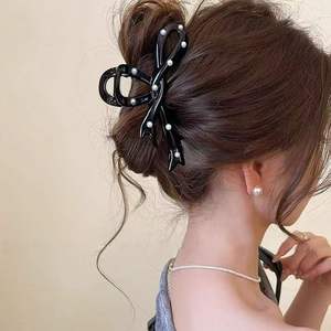 Pince à cheveux papillon élégante Tiyo avec nœud en ruban noir, en plastique, 12 cm, accessoire décoratif quotidien pour femme - Product Image 3