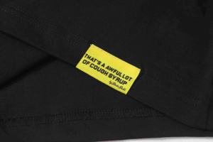 T-shirt Casual da <span class=keywords><strong>Uomo</strong></span> di Alta Qualità Stile Streetwear con Stampa Designer a Lettere: "THAT'S AN AWFUL LOT OF COUGH SYRUP" - Product Image 5