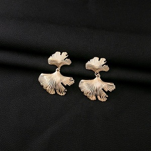 Pendientes de Fiesta Modernos de Acero Inoxidable con Diseño Geométrico Exagerado, con Forma de Corazón, Fruta y Flor, Chapados en Oro de 14K, Hechos a Medida para Mujer - Product Image 6