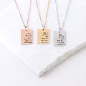 Joyería Cristiana, Collar con la Frase 'Dios Está Dentro de Ella, No Caerá', Joyería para Hija Cristiana, Joyería con Versículos Bíblicos - Product Image 1