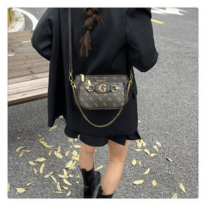 Sac à bandoulière pour femme avec chaîne détachable Ensemble deux pièces Motif floral vintage Sac à bandoulière luxueux pour femme - Product Image 5