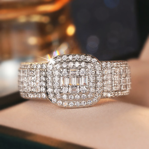 Anello Geometrico Quadrato con Zirconi per Donne, Elegante Gioiello da Dito per Matrimoni e Moda - Product Image 2