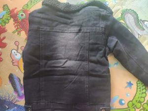 Chaqueta Negra Rasgada para Niños, Chaqueta de Mezclilla con Forro Polar Estilo Hip Hop para Otoño e Invierno - Product Image 5