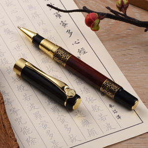 Bolígrafo de Metal Rojo con Detalles en Negro, Impresión de Logotipo Personalizado, Bolígrafo de Rodillo de Metal - Product Image 3