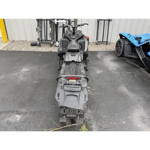 Ski-Doo Summit X 2021 con Paquete Expert 850 ERAVE 165 PowderMax 3.0 H_ALT, Pantalla Digital Cálida, Moto de Nieve para Invierno - Product Image 3