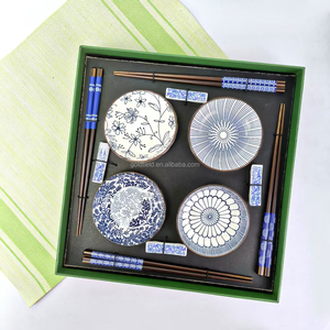 Juego <span class=keywords><strong>de</strong></span> <span class=keywords><strong>Palillos</strong></span> <span class=keywords><strong>Chinos</strong></span> <span class=keywords><strong>de</strong></span> <span class=keywords><strong>Porcelana</strong></span> y Platos para Salsas, Juego <span class=keywords><strong>de</strong></span> 4 Pares con Diseño Azul y Blanco, Juego <span class=keywords><strong>de</strong></span> Regalo Empresarial - Product Image 1
