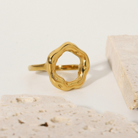 Minos vente en gros, bijoux personnalisés pour femmes, plaqué or 18 carats, en acier inoxydable, étanche, cercle irrégulier, anneau de doigt