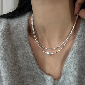 Collier ras du cou à chaîne épaisse clavicule scintillante de couleur argent populaire avec perle blanche et perle noire pour femme - Product Image 4