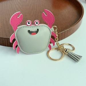 Ciondoli a forma <span class=keywords><strong>di</strong></span> granchio in ecopelle rosa pastello e turchese con nappe rosa, stile cartone animato, fantasiosi - Product Image 6