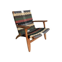 Fauteuil en bois massif de style mid-century, avec accent en corde tressée colorée, pour la lecture et les moments de détente dans le salon