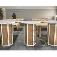 Vente en gros de tables de cocktail en bois pour événements meubles table de cocktail ronde en rotin avec plateau en bois