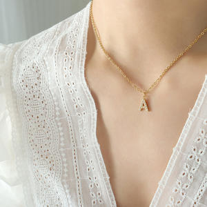 Collana con ciondolo a 26 lettere in acciaio caldo collana con ciondolo in acciaio inossidabile da donna intarsiato con zirconi del <span class=keywords><strong>alfabeto</strong></span> - Product Image 6