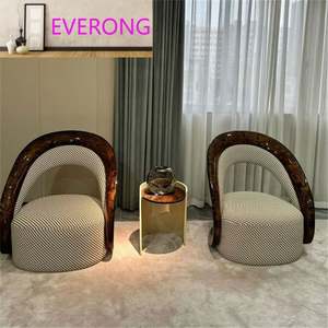 Fauteuil lounge en bois <span class=keywords><strong>de</strong></span> <span class=keywords><strong>noyer</strong></span> italien <span class=keywords><strong>de</strong></span> luxe, contemporain, rembourré en cuir, doux et confortable pour salon, appartement, villa - Product Image 1