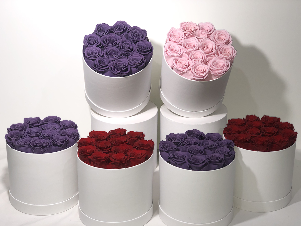 12pc Roses In Round Box
