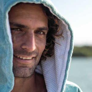 Serviette de plage à capuche confortable et douce au toucher durable pour une utilisation longue durée Serviette <span class=keywords><strong>poncho</strong></span> personnalisée portable - Product Image 2