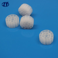 Média filtrant biologique MBBR K5 25*10mm 64 trous 100% HDPE vierge anti-UV hydrophile pour système d'aquaculture en recirculation (SAR)