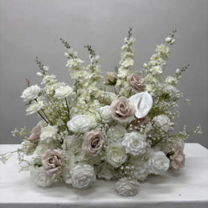 Nuevo Diseño de Camino de Flores Artificiales de Baby's Breath para Decoraciones de Bodas, Graduaciones, Pascua y Halloween - Tela de Seda Ecológica - Product Image 1