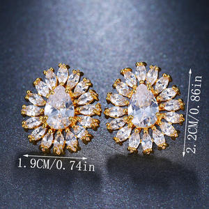 ต่างหูคริสตัลรูปดอกไม้ชุบทองคำ ดีไซน์หรูหรา ประดับด้วยทองเหลืองและเพชรคิวบิกเซอร์โคเนีย เหมาะสำหรับงานแต่งงานและงานปาร์ตี้ - Product Image 6