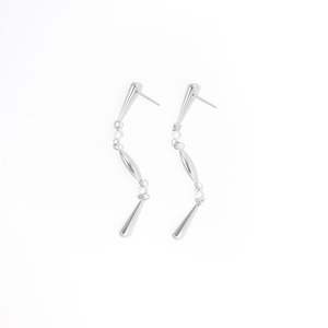 Boucles d'oreilles en perles en acier inoxydable 316L plaqué or PVD, design clou et goutte, durables et résistantes - Product Image 1