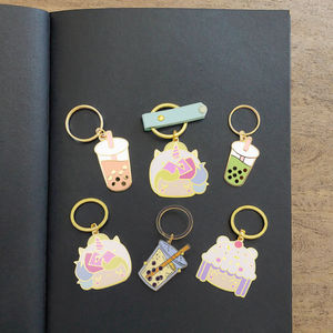 Pas de conception minimale de porte-clés en métal en gros en vrac logo personnalisé porte-clés en émail dur moulage sous pression boisson drôle dessin animé porte-clés - Product Image 1