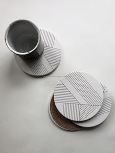 Posavasos de mármol blanco hechos a mano en diseño antiguo con forma redonda, perfectos para accesorios de cocina de mesa - Product Image 2