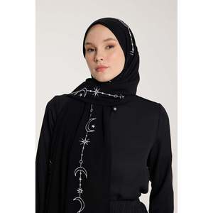 Pañuelos Hijab de Voile con Patrón de Luna Creciente Bordados en Blanco y Negro de Primera Calidad para Invierno, Material de Algodón, Poliéster y Chifón - Product Image 3