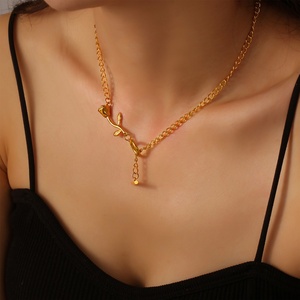 Collana con Ciondolo a Cuore per San Valentino in Acciaio Inossidabile Placcato Oro 18K PVD Come <span class=keywords><strong>Regalo</strong></span> per <span class=keywords><strong>Fidanzata</strong></span> Moglie Gioielli per <span class=keywords><strong>Anniversario</strong></span> - Product Image 2