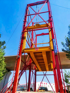 Grúa Pórtico de 30 Toneladas con Ruedas de Goma para Elevación de Camiones Cisterna de Cemento a Mecanismo de Elevación para Cubierta de Puente - Product Image 5