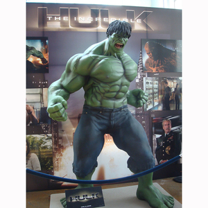 2024 vendita calda dipinto a mano <span class=keywords><strong>Marvel</strong></span> Action Figure famose di supereroi muscolo a grandezza naturale uomo in fibra di vetro <span class=keywords><strong>Hulk</strong></span> statua - Product Image 4