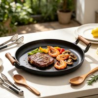 Plaque de cuisson plate en fonte polyvalente de qualité alimentaire, poignées en bois détachables, vente directe usine OEM ODM pour barbecue