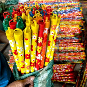 Palos de Escoba de Plástico Coloridos con Diseño Floral, Mango Portátil, Herramientas de Limpieza para el Hogar - Product Image 1