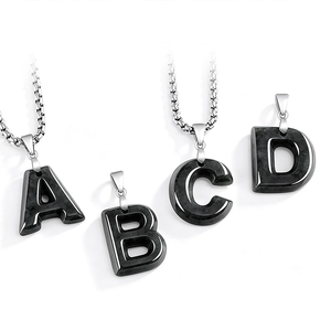 Pendentif en jadéite naturelle de qualité A avec lettres anglaises et un pendentif en forme de poulet. Fermoir en argent S925. Pendentif gravé. - Product Image 3
