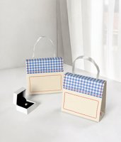 Boîte-cadeau tenue dans la main à carreaux frais de dessin animé mignon personnalisé emballage de cuisson de dessert finition mate pour gâteau pour biscuits bonbons en stock