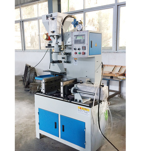 Machine de <span class=keywords><strong>moulage</strong></span> semi-automatique pour la fabrication de noyaux de <span class=keywords><strong>sable</strong></span> pour les raccords sanitaires en laiton - Product Image 4